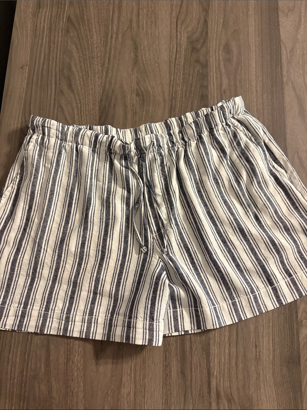 GAP Women's Navy and White Linen Shorts